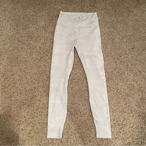 Fabletics - Powerhold white camo leggings M - Picture 1 of 4